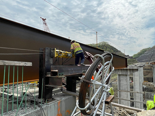 Workers launching a beam on the Pond Creek Bridge.