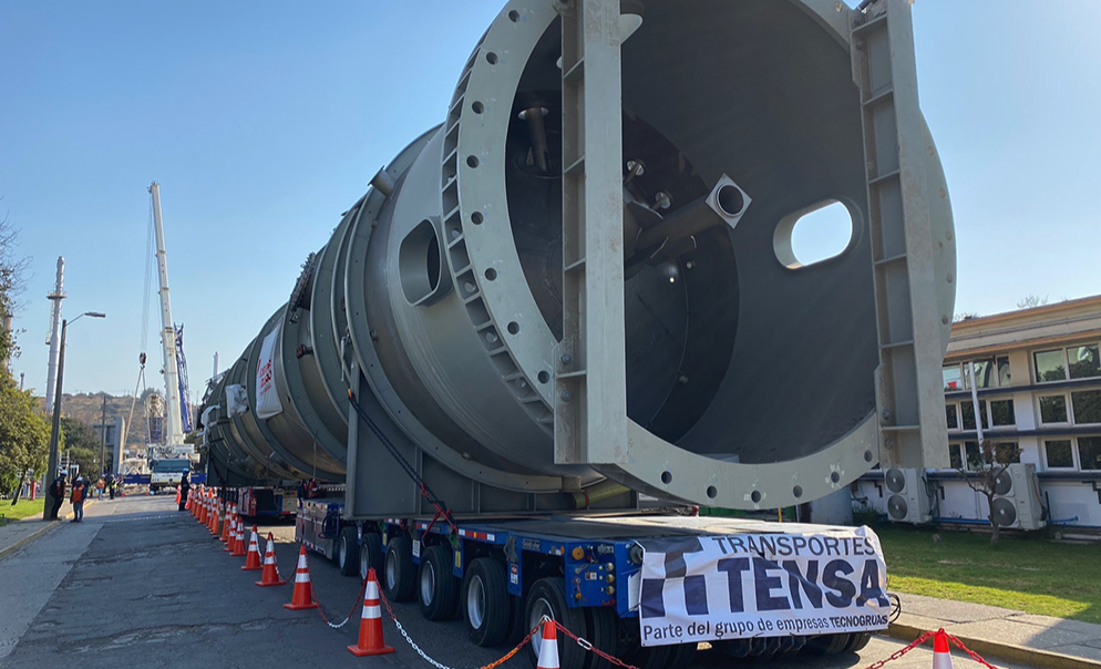 Self-Propelled Modular Transporters (SPMTs) are equpped with pivoting wheel assemblies, allowing the trailer to move in all directions with ease.