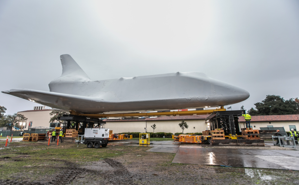 SCJ100_Bragg_Shuttle_Endeavour