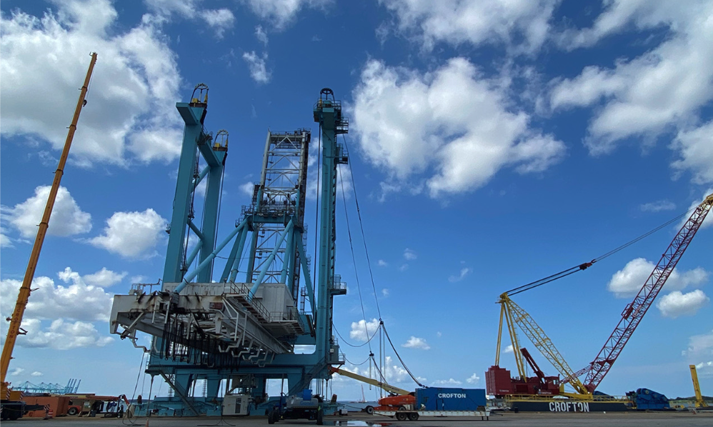 Strand jack application in the field.