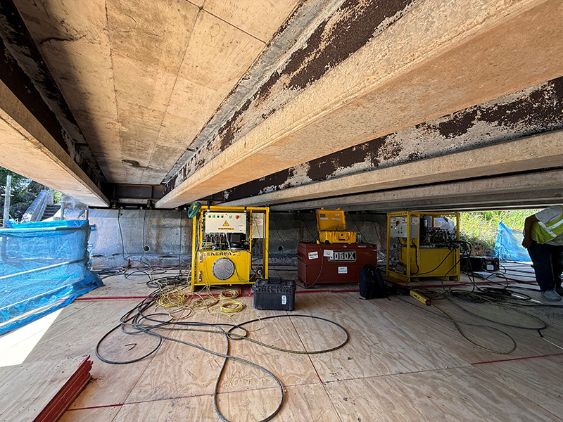 Two split-flow pumps and the master controller were set up directly under the Glebe Road bridge girders in Bermuda.